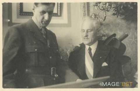 Charles de Gaulle et Alfred Thinesse (Épinal)